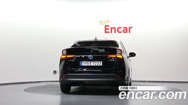 Toyota Prius 2022 — photo 4