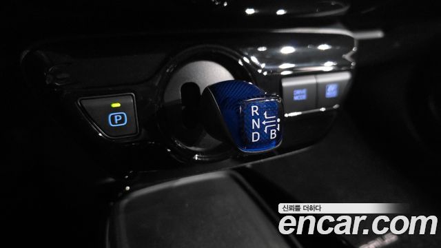 Toyota Prius 2022 — photo 12