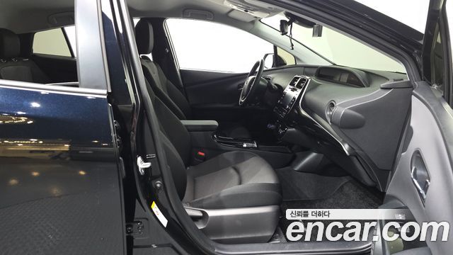 Toyota Prius 2022 — photo 17