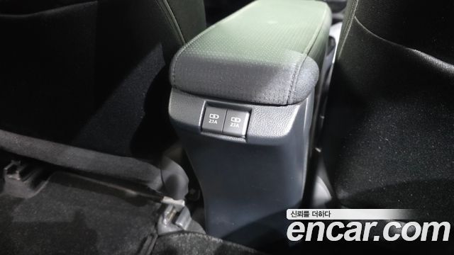 Toyota Prius 2022 — photo 25