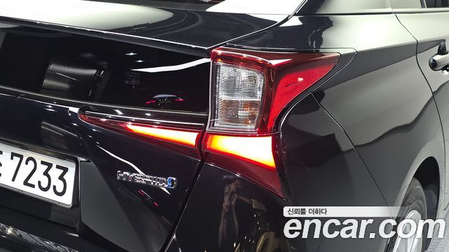 Toyota Prius 2022 — photo 9