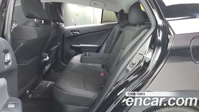Toyota Prius 2022 — photo 16