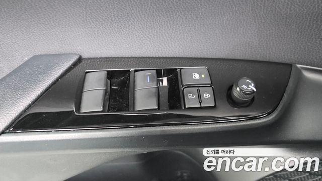 Toyota Prius 2022 — photo 30