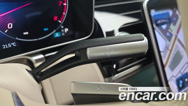 Mercedes-Benz S-Class 2023 — photo 12