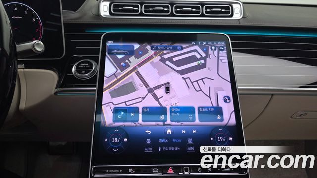 Mercedes-Benz S-Class 2023 — photo 18