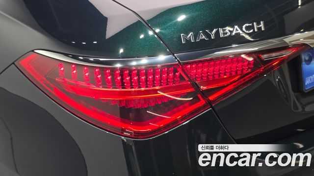 Mercedes-Benz S-Class 2023 — photo 9