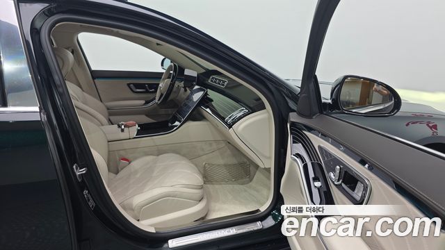 Mercedes-Benz S-Class 2023 — photo 16