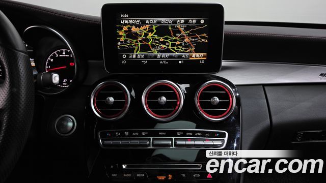 Mercedes-Benz C-Class 2018 — photo 18