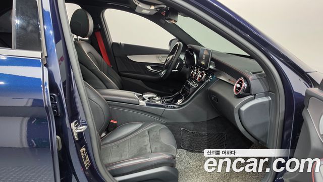 Mercedes-Benz C-Class 2018 — photo 16