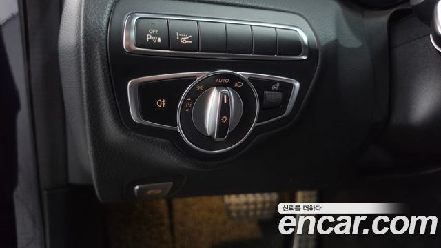 Mercedes-Benz C-Class 2018 — photo 28