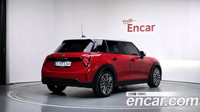 Mini Cooper 2025 — photo 2
