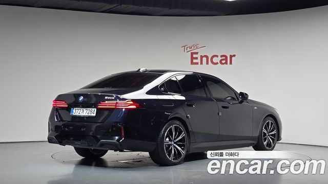 BMW 5-Series 2025 — photo 2