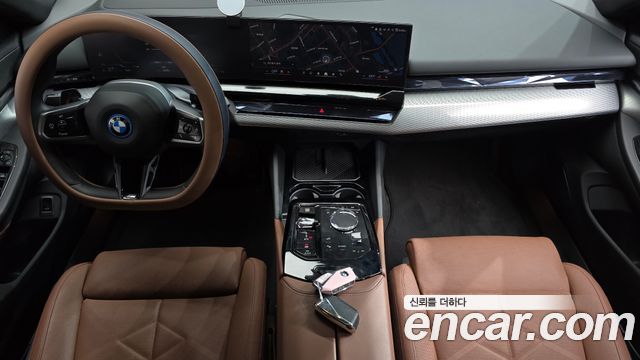 BMW 5-Series 2025 — photo 10