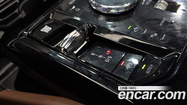 BMW 5-Series 2025 — photo 12