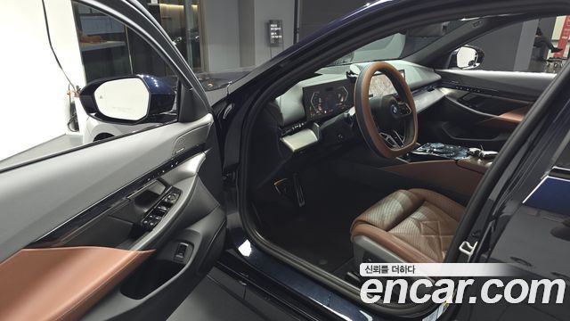 BMW 5-Series 2025 — photo 13