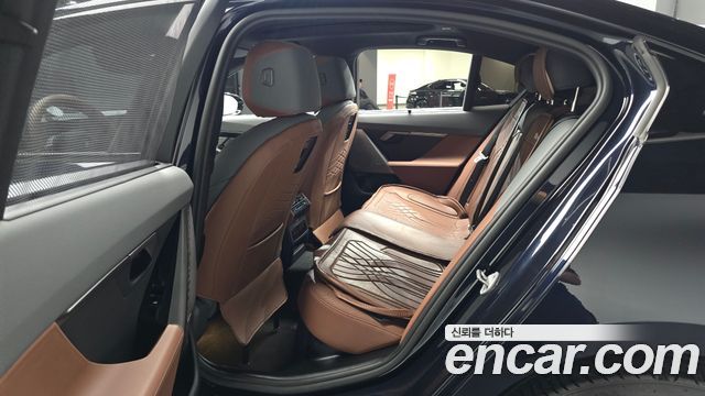 BMW 5-Series 2025 — photo 17