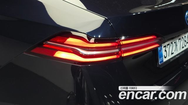 BMW 5-Series 2025 — photo 9