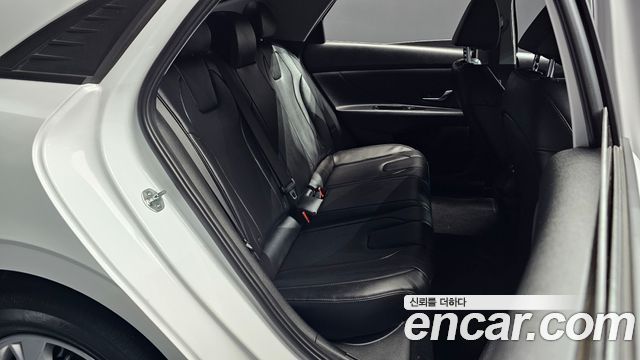 Hyundai AVANTE 2021 — photo 17