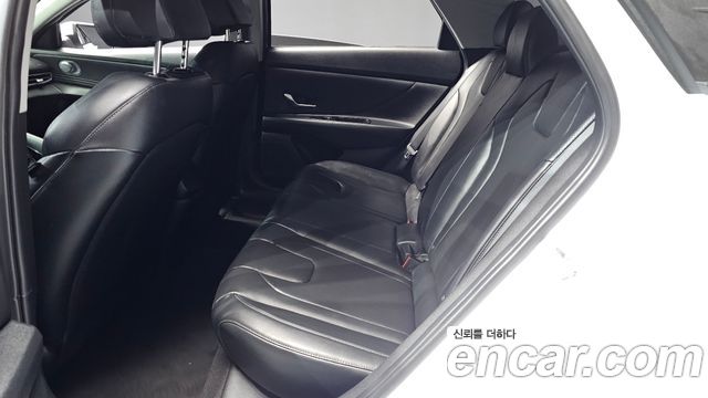 Hyundai AVANTE 2021 — photo 18