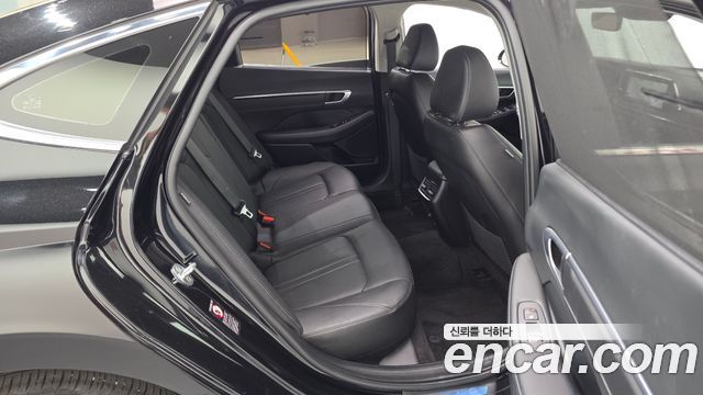 Hyundai Sonata 2022 — photo 17