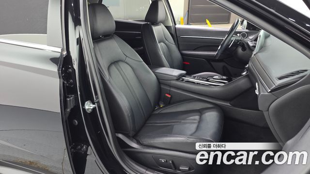 Hyundai Sonata 2022 — photo 16