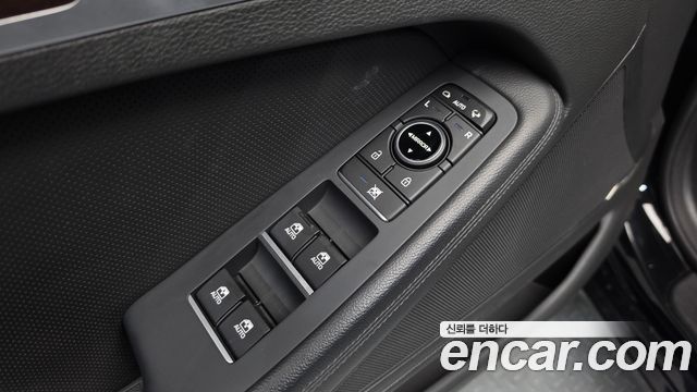 Hyundai Genesis 2016 — photo 37