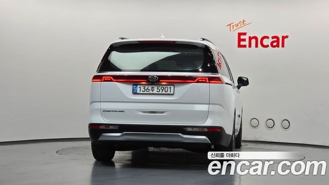 Kia Canival 2021 — photo 4