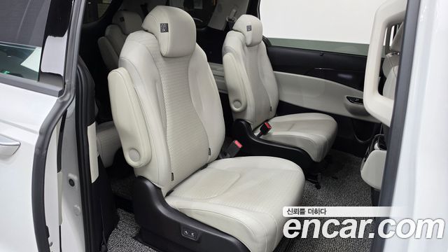 Kia Canival 2021 — photo 17