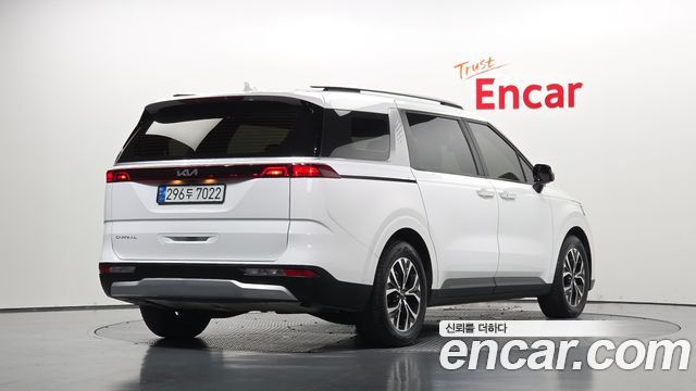Kia Canival 2023 — photo 2