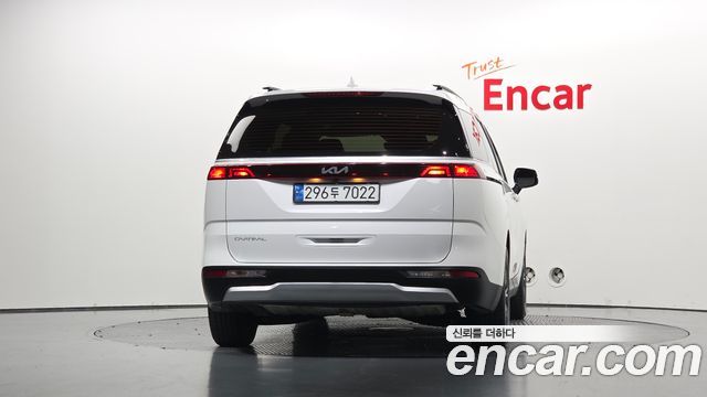 Kia Canival 2023 — photo 4