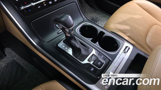Kia Canival 2023 — photo 9