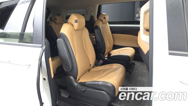 Kia Canival 2023 — photo 12