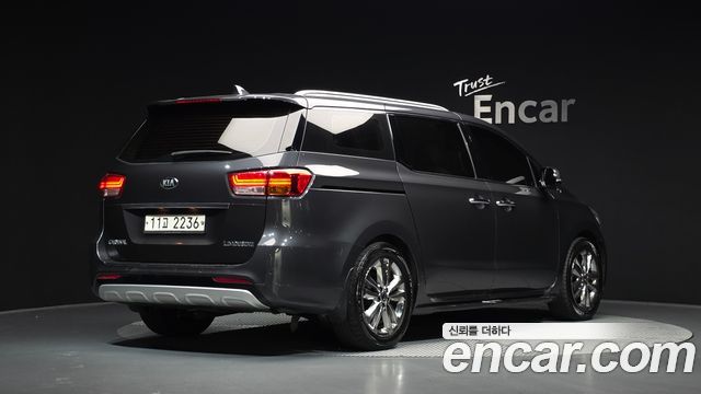 Kia Canival 2015 — photo 2
