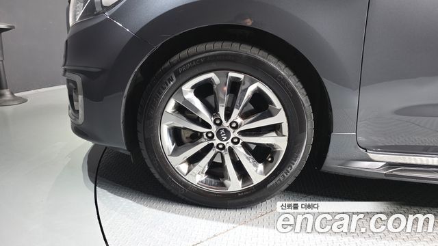 Kia Canival 2015 — photo 5