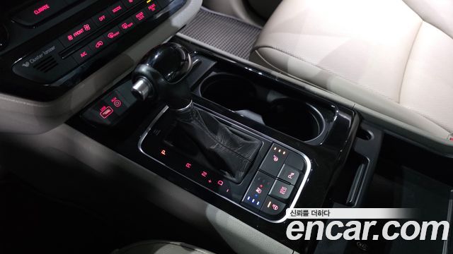 Kia Canival 2015 — photo 9