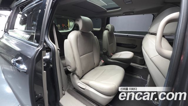 Kia Canival 2015 — photo 12