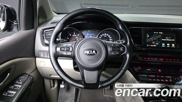 Kia Canival 2015 — photo 13