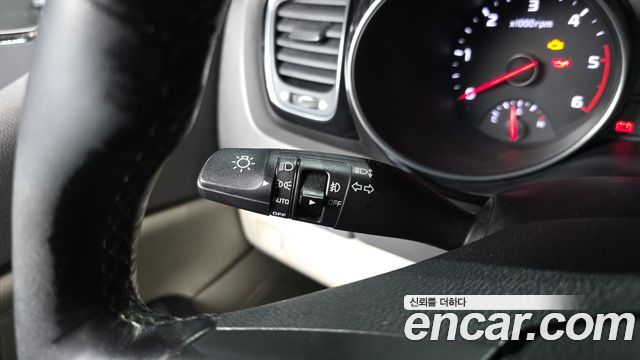 Kia Canival 2015 — photo 16
