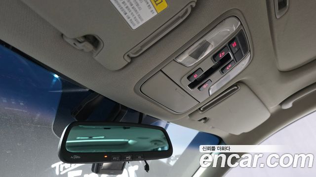 Kia Canival 2015 — photo 17