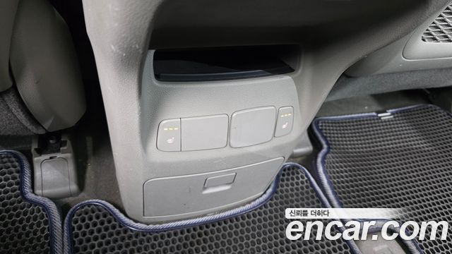 Kia Canival 2015 — photo 18