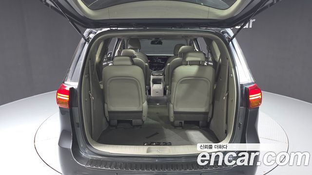 Kia Canival 2015 — photo 20