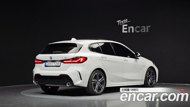 BMW 1-Series 2023 — photo 2