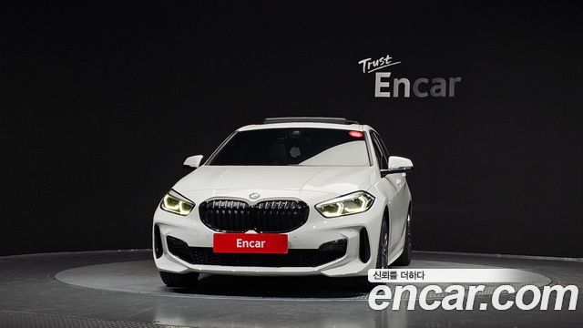 BMW 1-Series 2023 — photo 3