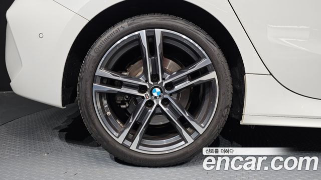 BMW 1-Series 2023 — photo 5