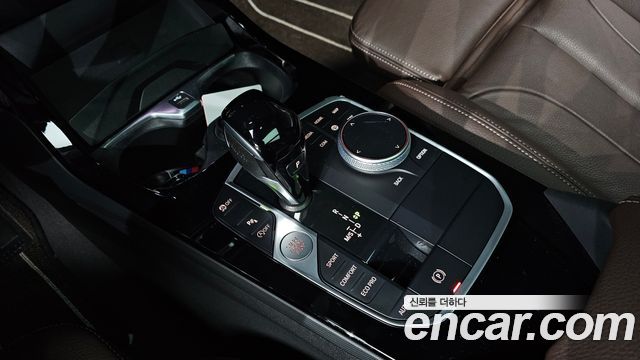 BMW 1-Series 2023 — photo 9