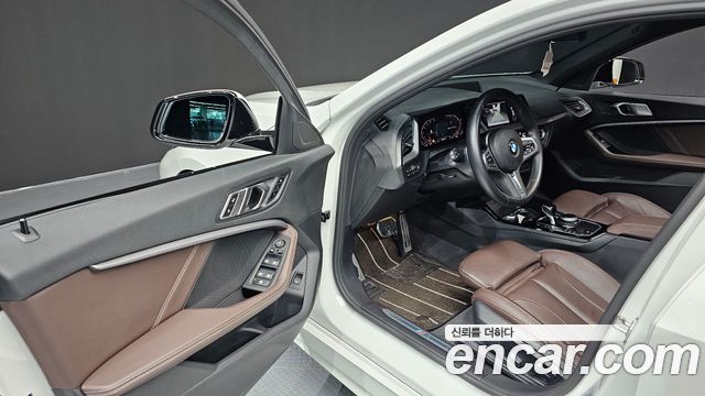 BMW 1-Series 2023 — photo 10