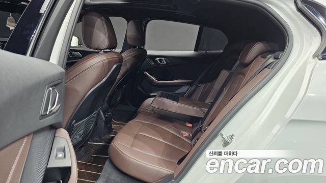 BMW 1-Series 2023 — photo 11