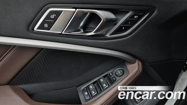 BMW 1-Series 2023 — photo 12