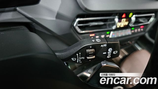 BMW 1-Series 2023 — photo 14