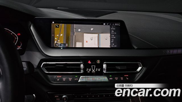 BMW 1-Series 2023 — photo 15